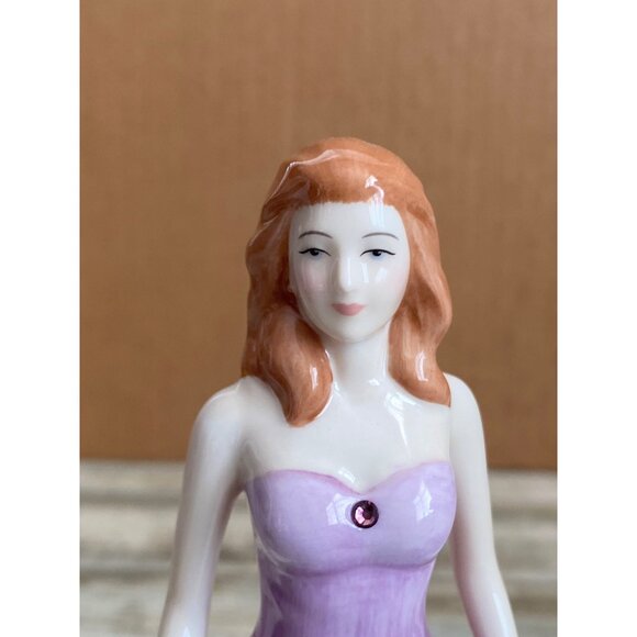 Royal Doulton Figurine HN4971 February Amethyst Gemstones Collection 2006 - Picture 3 of 10